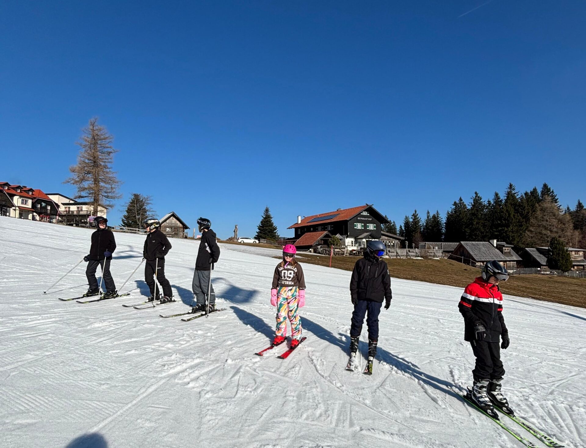 Read more about the article Schnee, Speed und Teamspirit: Die MS Hörnesgasse in Mönichkirchen