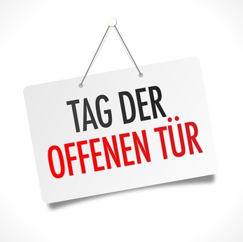Schild mit der Aufschrift "Tag der offenen Tür"
