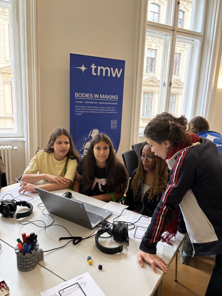Die Kinder versuchten sich am programmieren